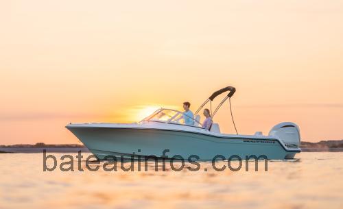 Grady White Freedom 215 fiche technique et avis